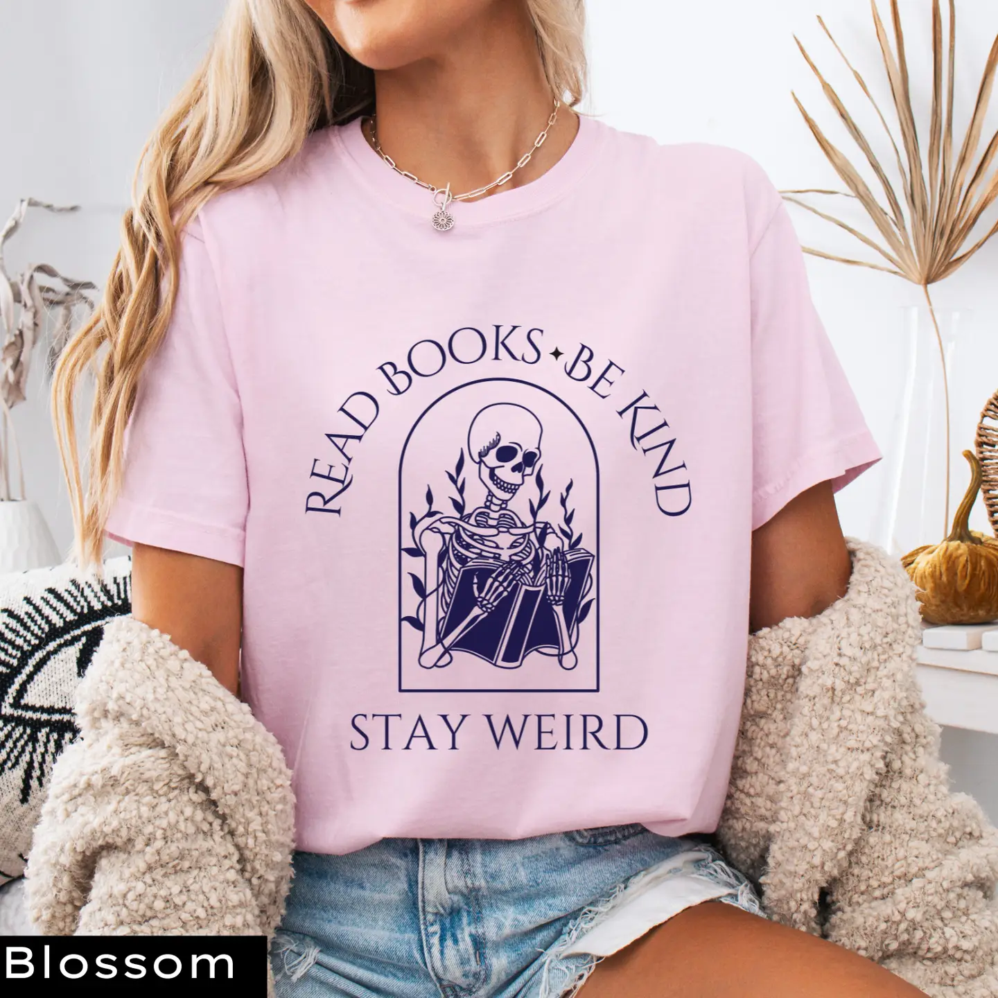 Read Books Be Kind T-shirt - Image 5