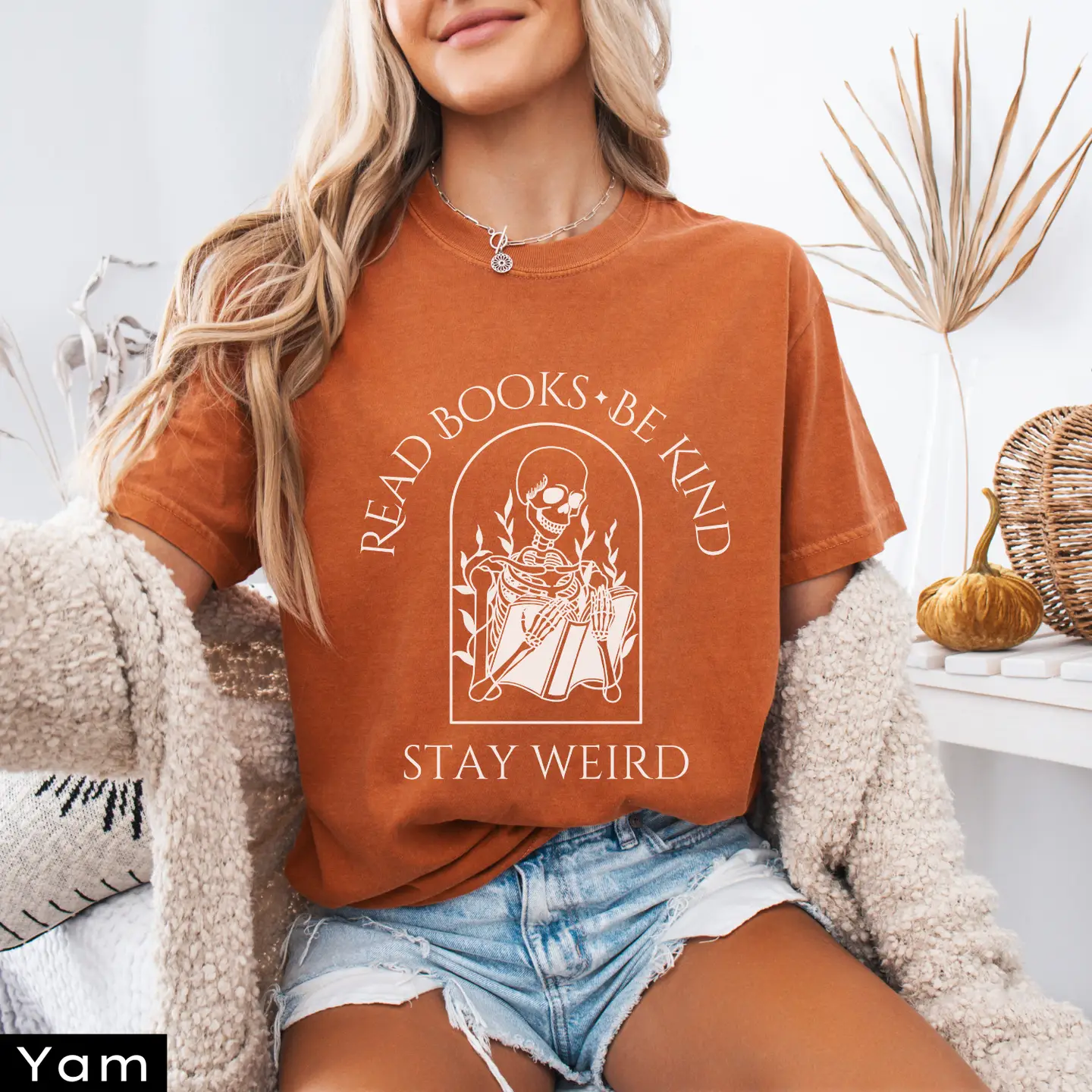 Read Books Be Kind T-shirt - Image 4